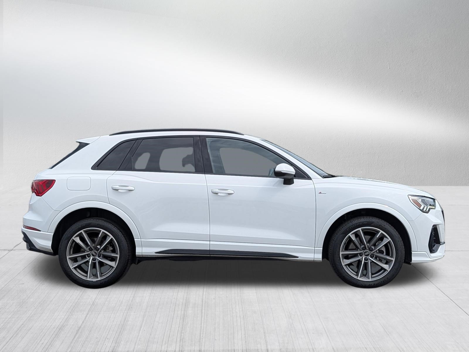 Used 2023 Audi Q3 2.0T Premium w/ Black Optic Sport Package AWD/4WD image 8