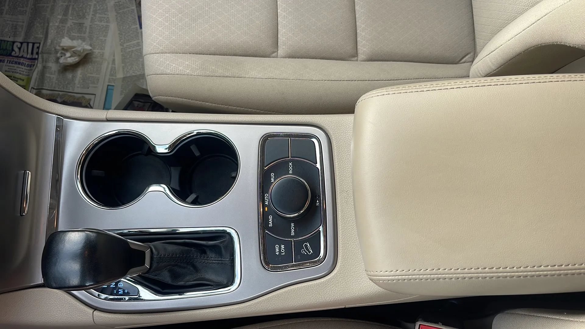 Used 2021 Jeep Grand Cherokee Laredo AWD/4WD image 14