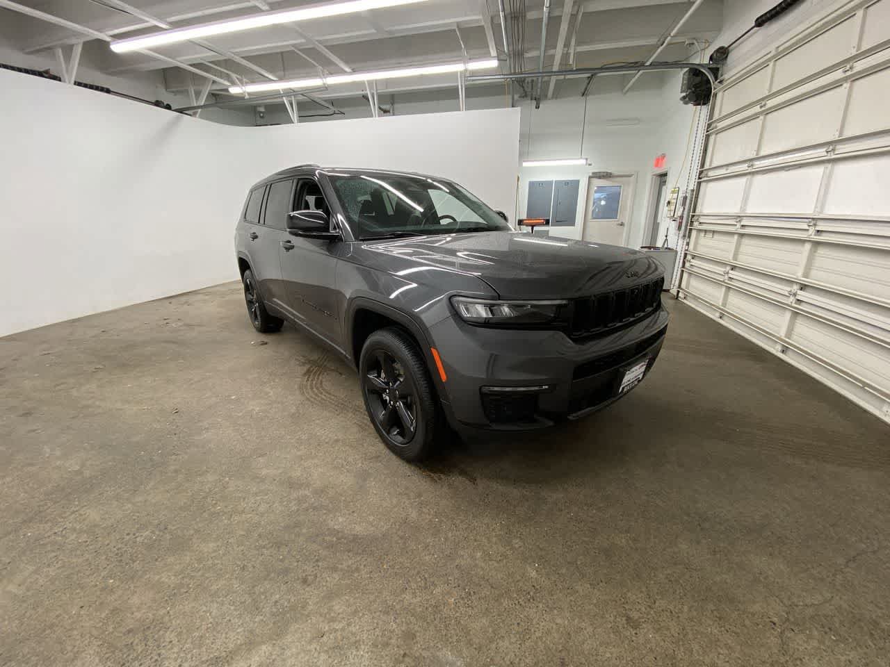Used 2022 Jeep Grand Cherokee L Limited w/ Luxury Tech Group II AWD/4WD image 8