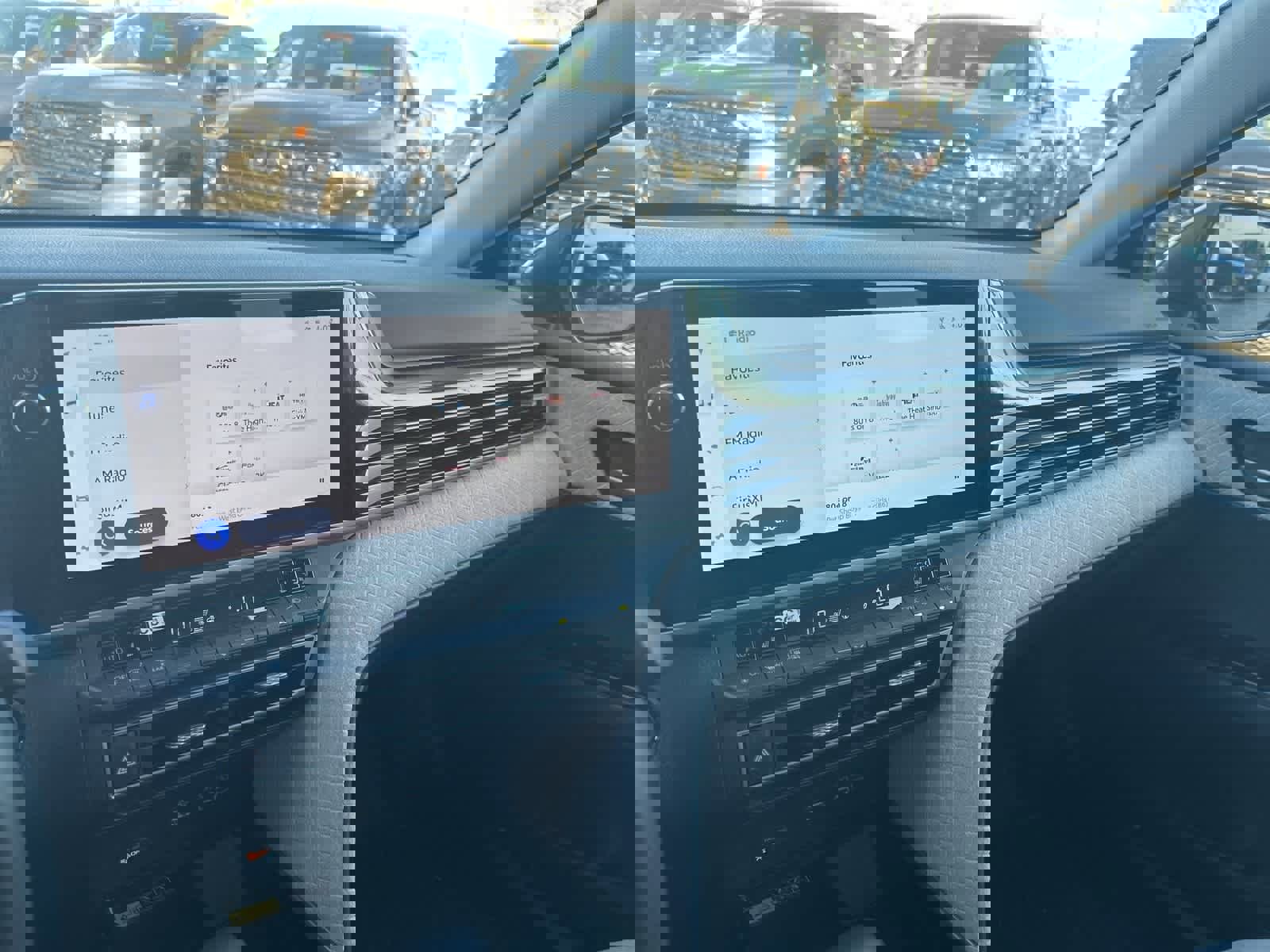 Used 2025 Toyota Camry XLE image 37