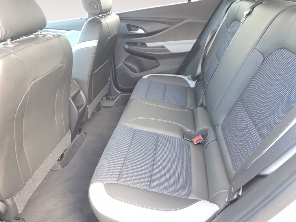 Used 2024 Buick Envista Preferred w/ Advanced Safety Package image 13