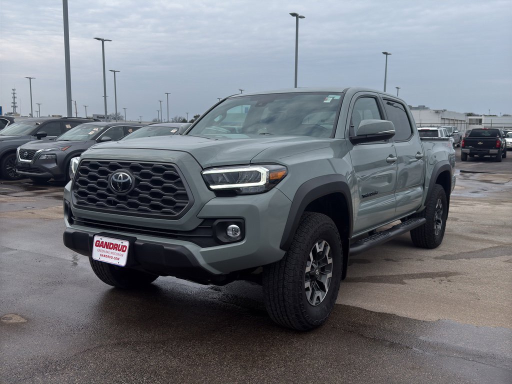 Used 2022 Toyota Tacoma TRD Off-Road w/ TRD Premium Off Road Package image 2