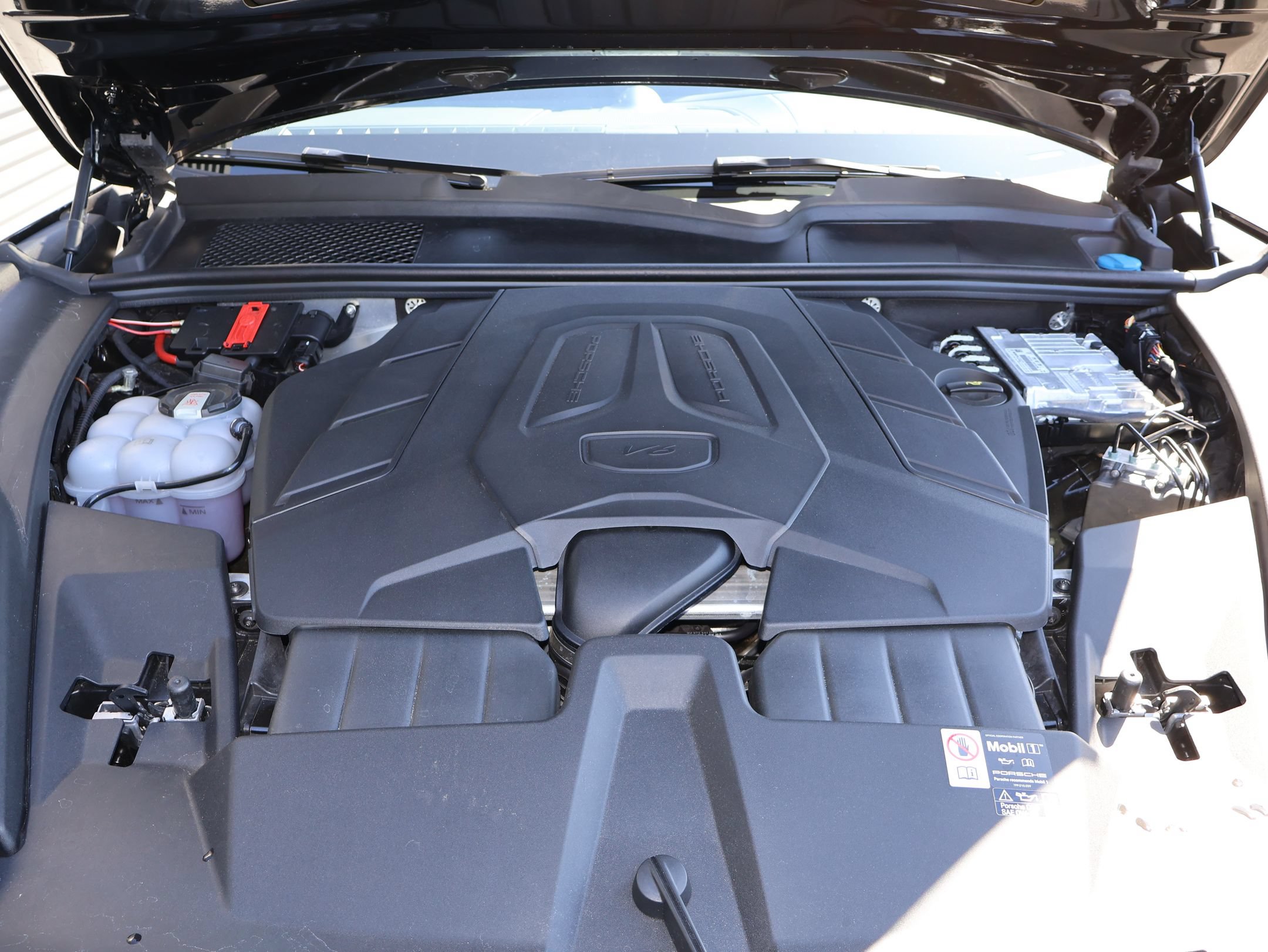 Certified 2026 Porsche Cayenne Coupe AWD/4WD image 34
