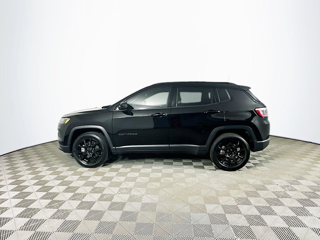 Used 2023 Jeep Compass Latitude w/ Convenience Group AWD/4WD image 7