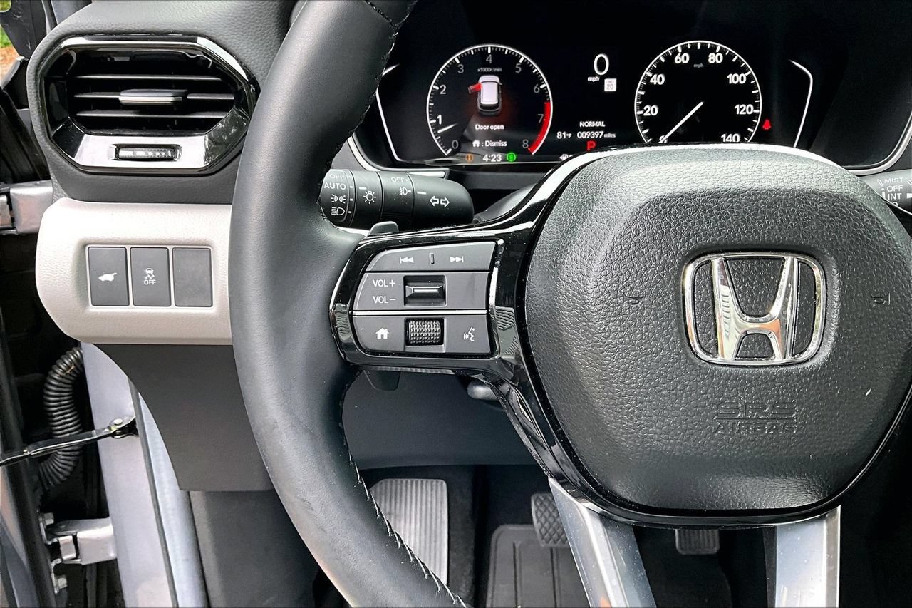 Used 2025 Honda Pilot Touring image 10