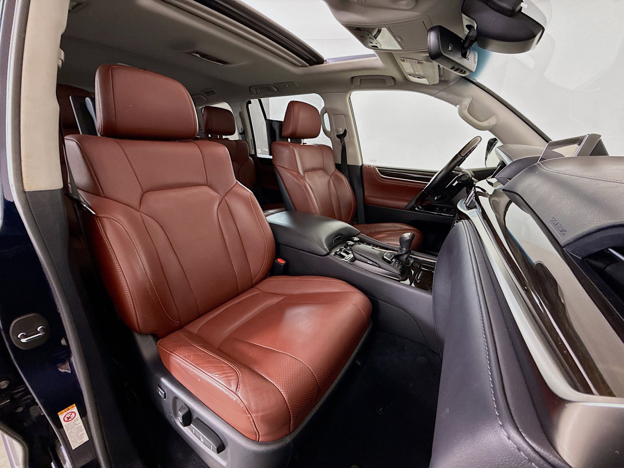 Used 2017 Lexus LX 570 4WD w/ Luxury Package image 28