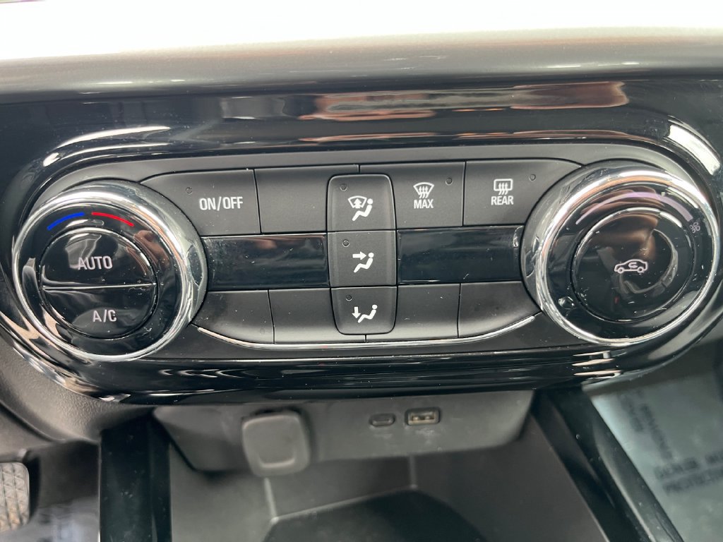 Used 2025 Chevrolet Trax LT FWD image 19