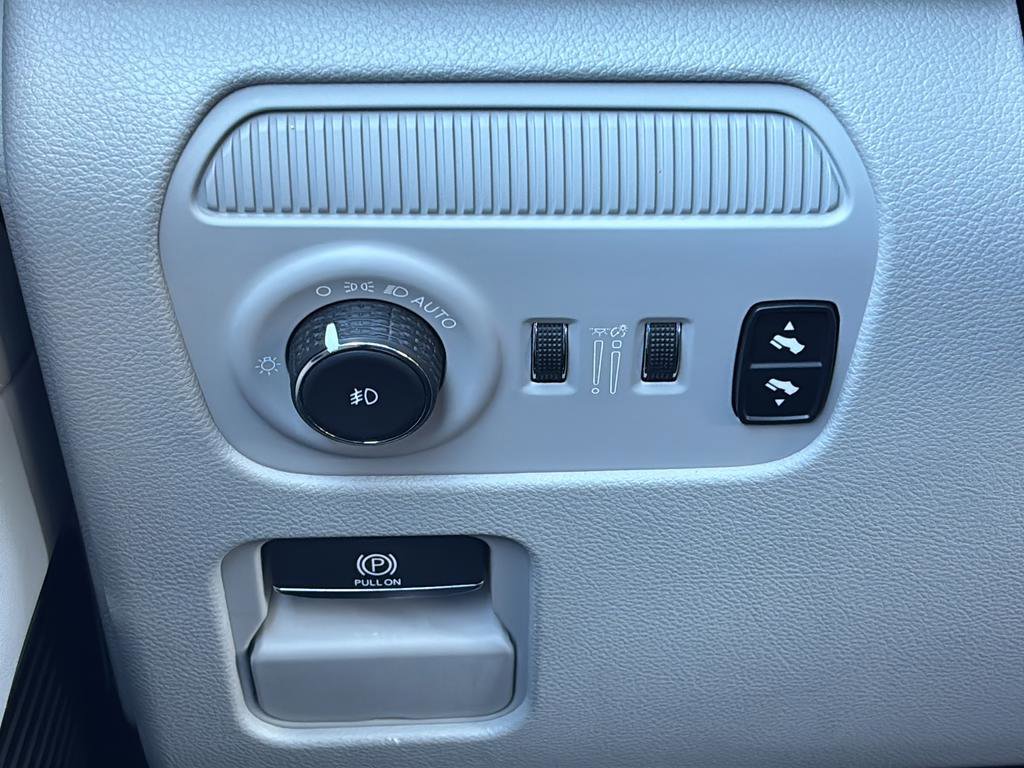 Used 2023 Jeep Wagoneer 4WD w/ Premium Group I image 34