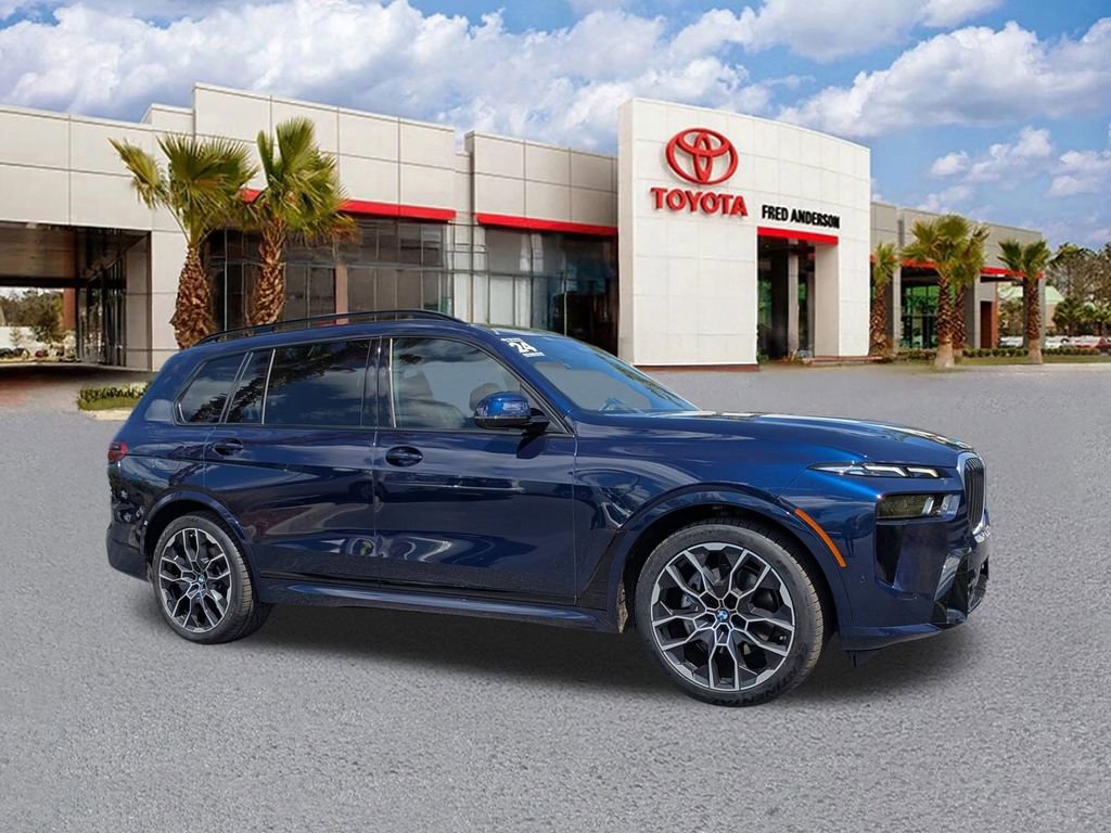 Used 2024 BMW X7 xDrive40i w/ M Sport Package image 2