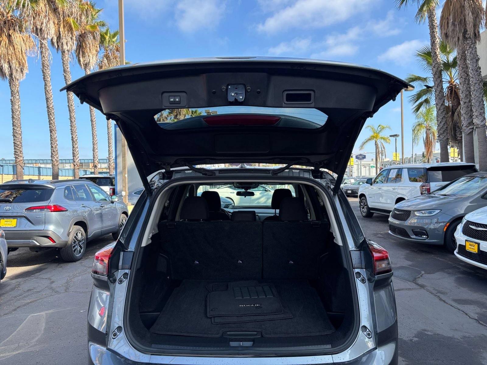 Used 2025 Nissan Rogue SV FWD image 32
