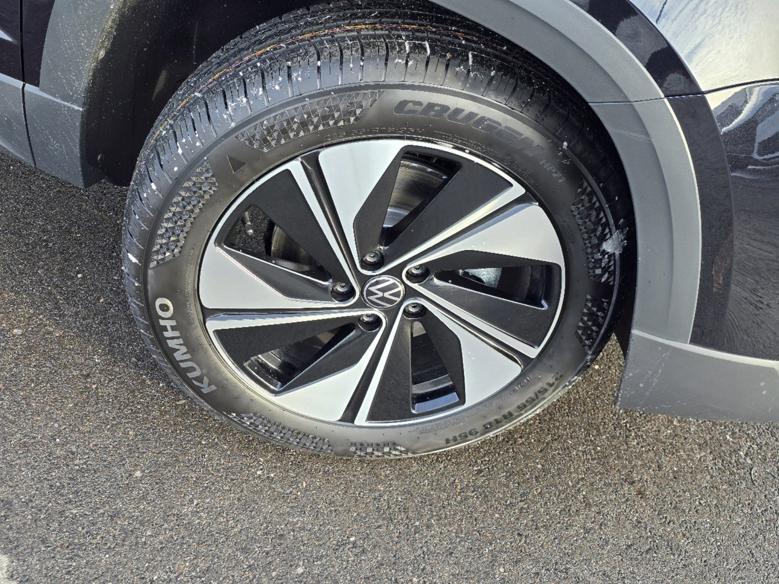 New 2025 Volkswagen Taos SE image 9