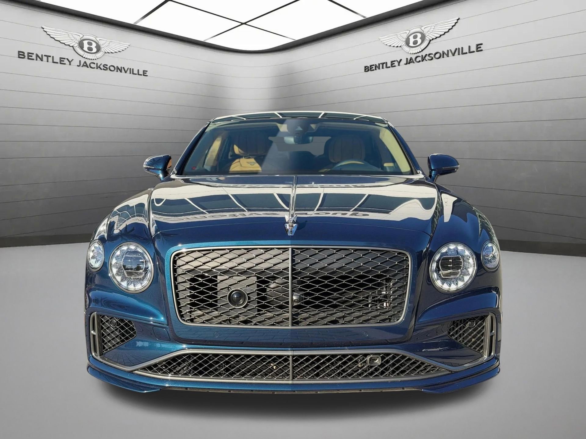Used 2025 Bentley Flying Spur Plug-In Hybrid AWD/4WD image 16