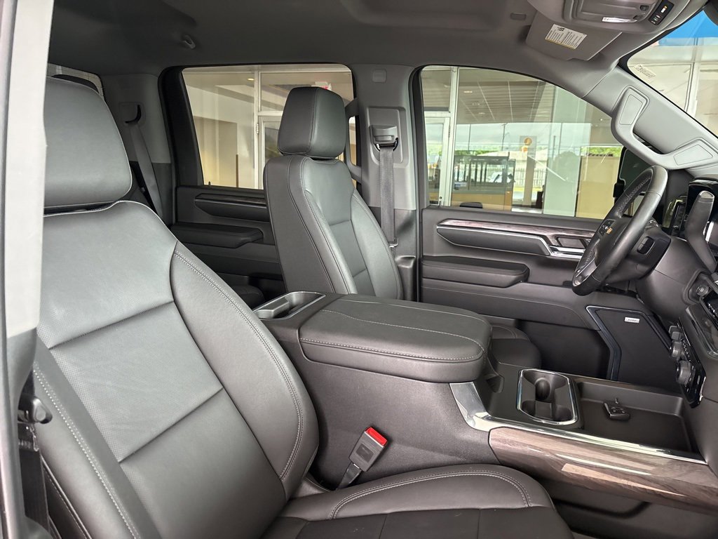 Used 2024 Chevrolet Silverado 2500 LTZ w/ LTZ Convenience Package image 32