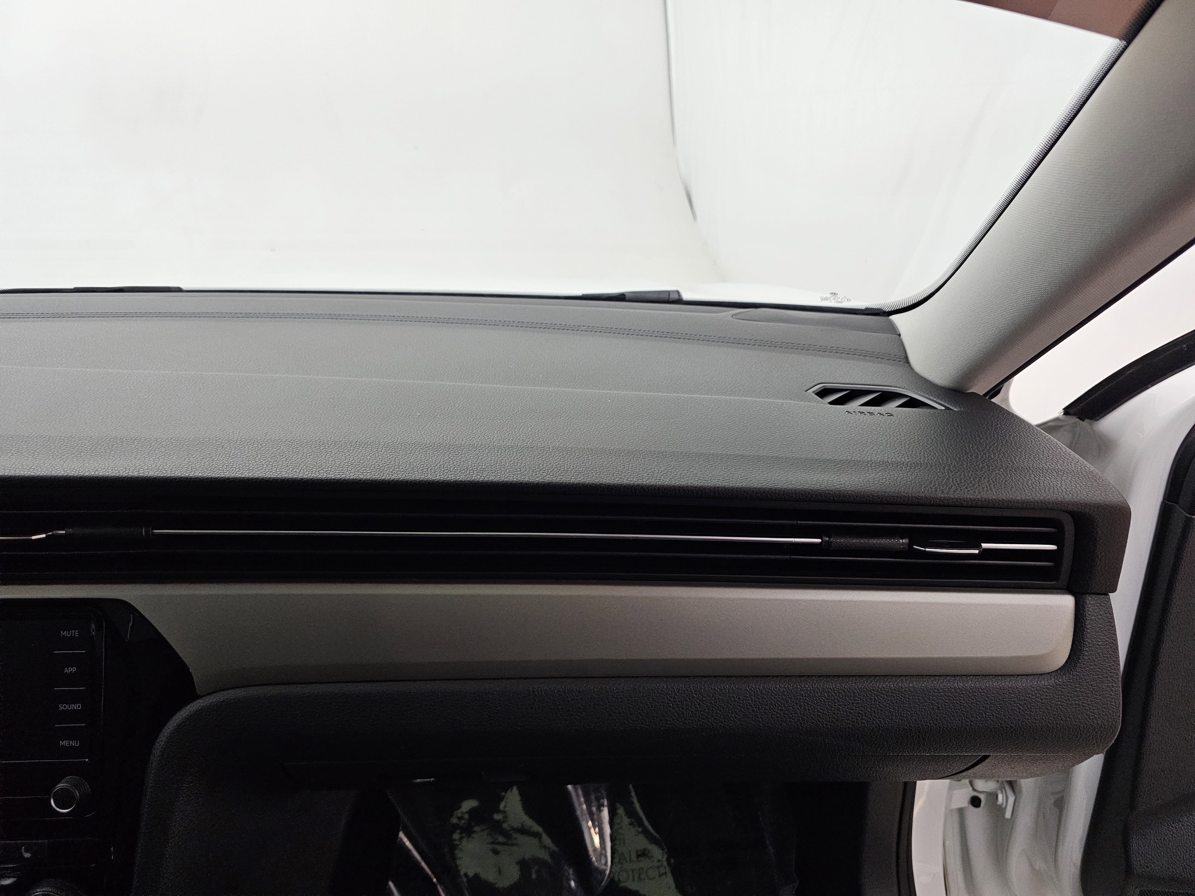 Used 2021 Volkswagen Passat 2.0T SE image 16