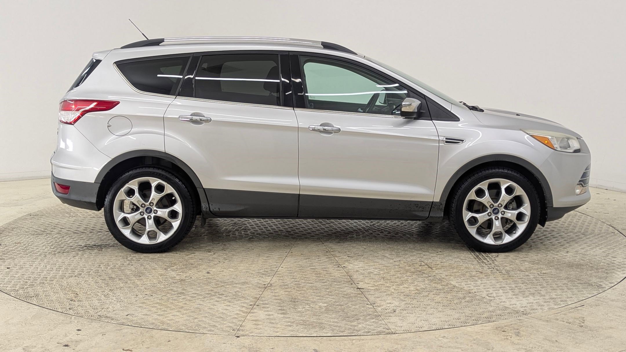 Used 2015 Ford Escape SE w/ SE Chrome Package image 8