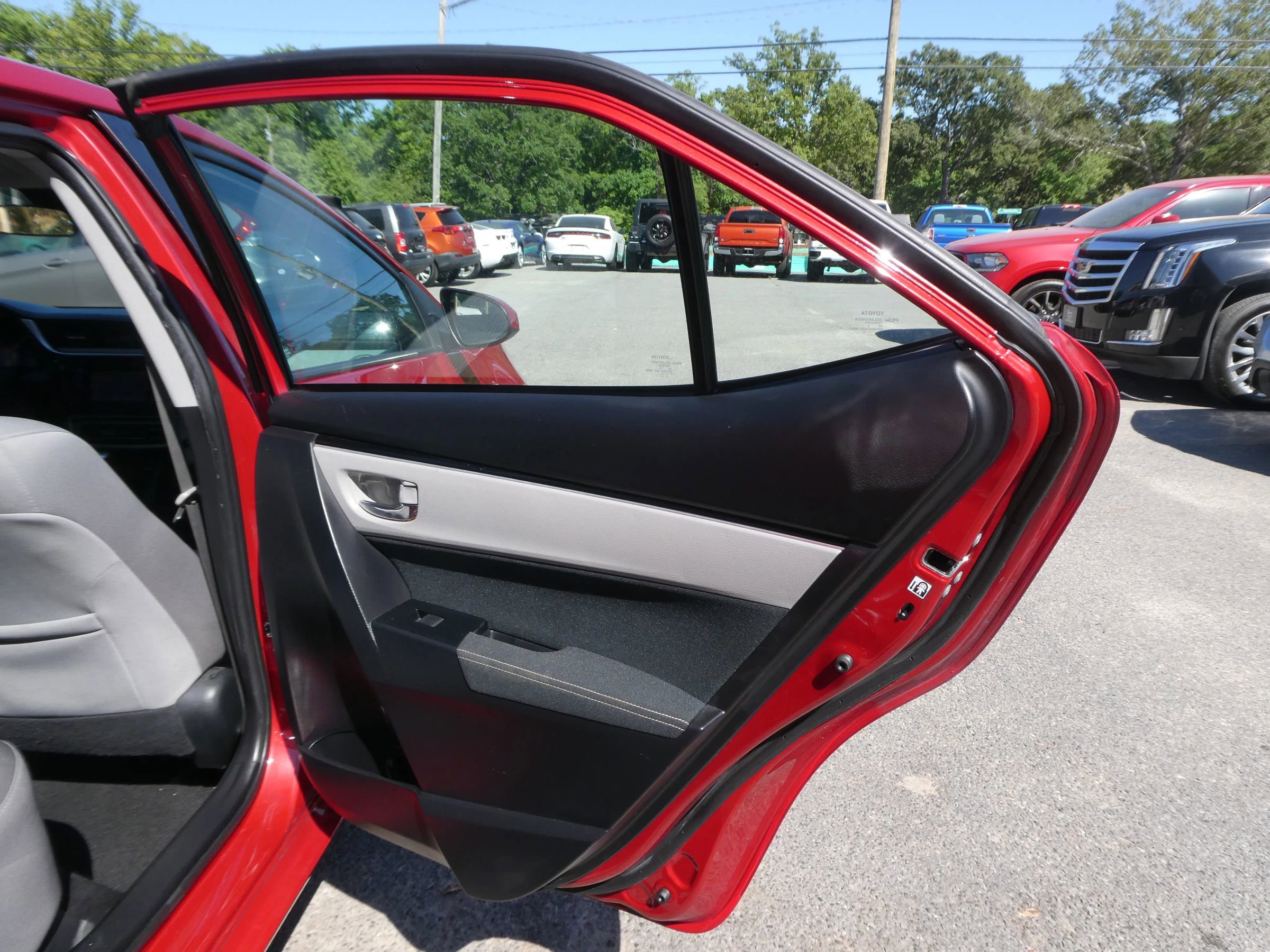 Used 2017 Toyota Corolla LE FWD image 24