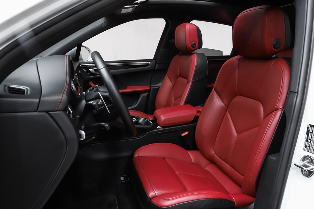 Used 2025 Porsche Macan AWD/4WD image 9