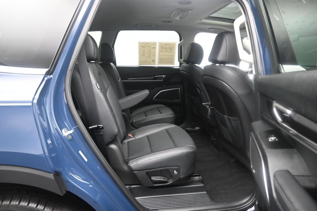 Used 2025 Kia Telluride S AWD/4WD image 29