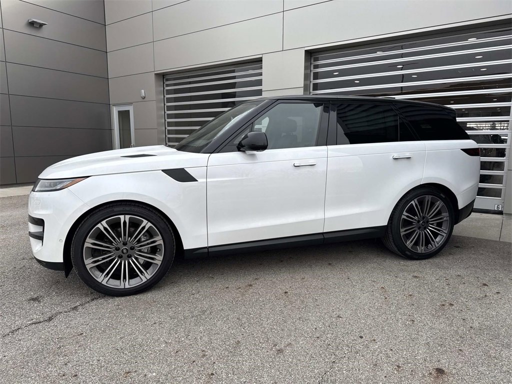 New 2025 Land Rover Range Rover Sport SE image 3
