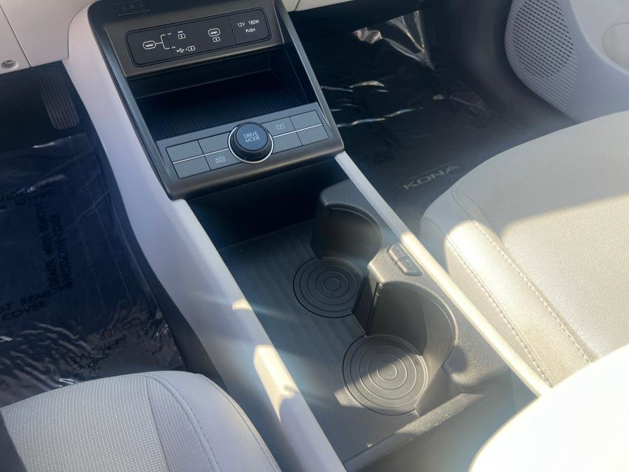 Used 2024 Hyundai Kona SE image 27