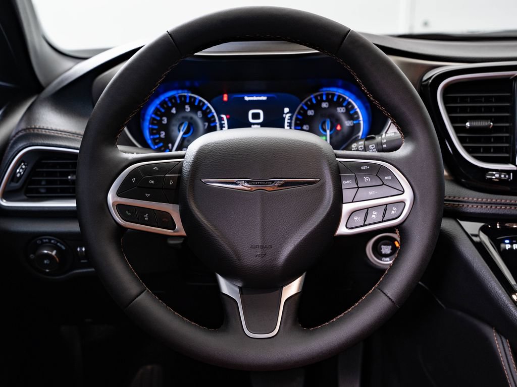 Used 2024 Chrysler Pacifica Pinnacle AWD/4WD image 43
