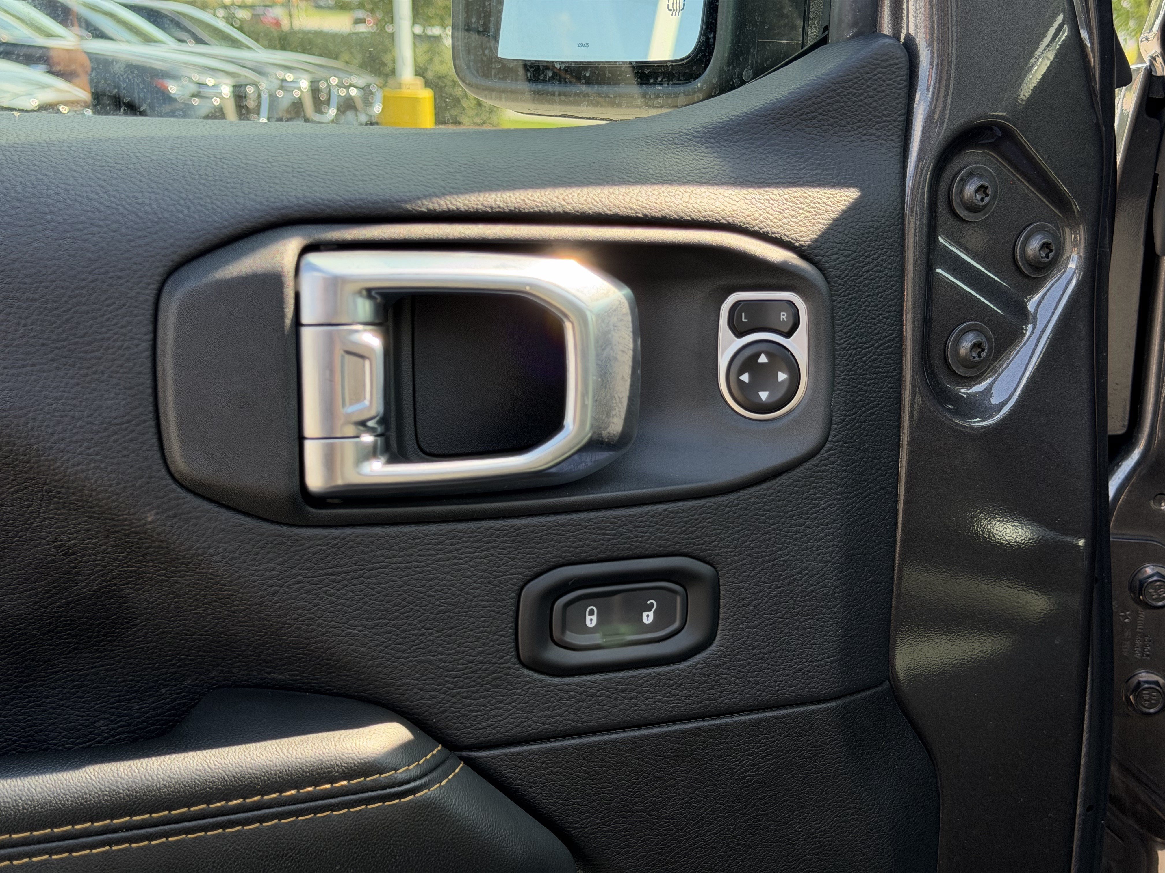 Used 2026 Jeep Wrangler Unlimited Sahara AWD/4WD image 15
