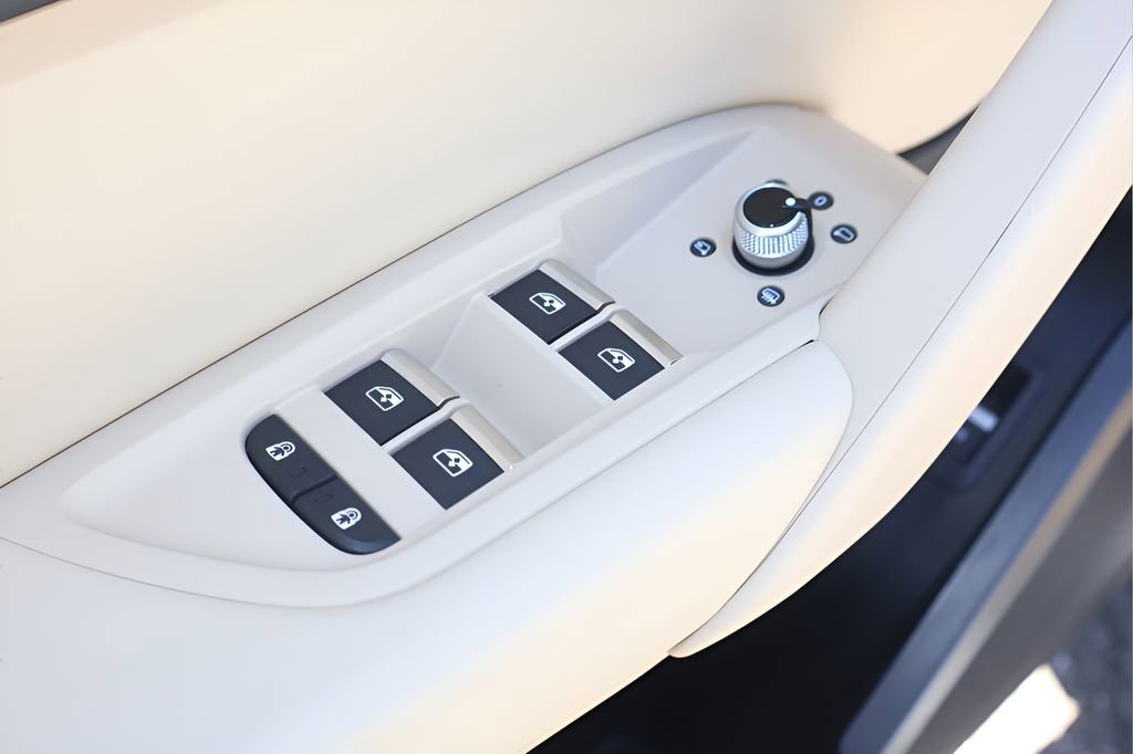 Used 2023 Audi Q5 2.0T Premium w/ Convenience Package image 10