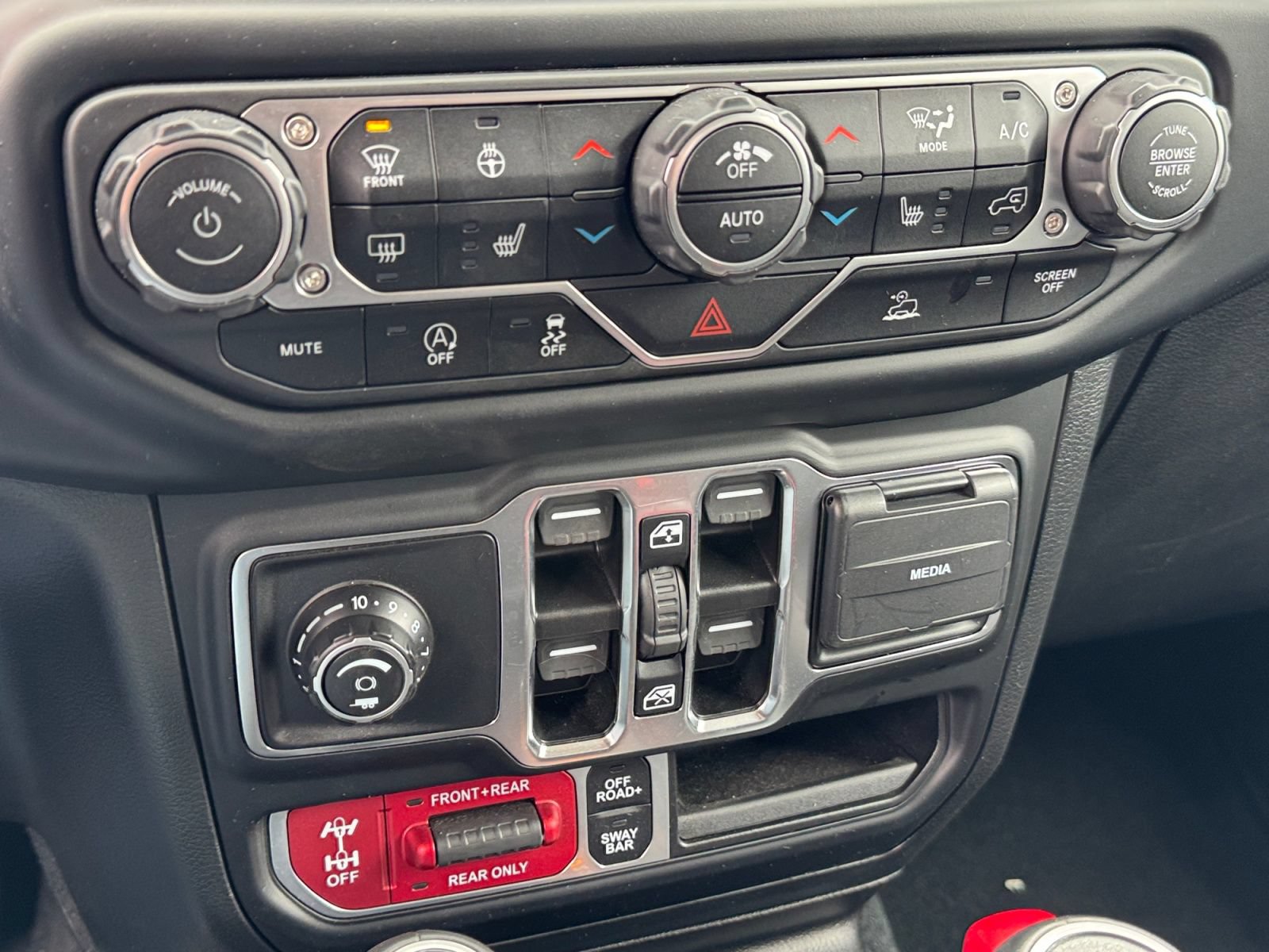 Used 2023 Jeep Gladiator Rubicon w/ Dual Top Group AWD/4WD image 24