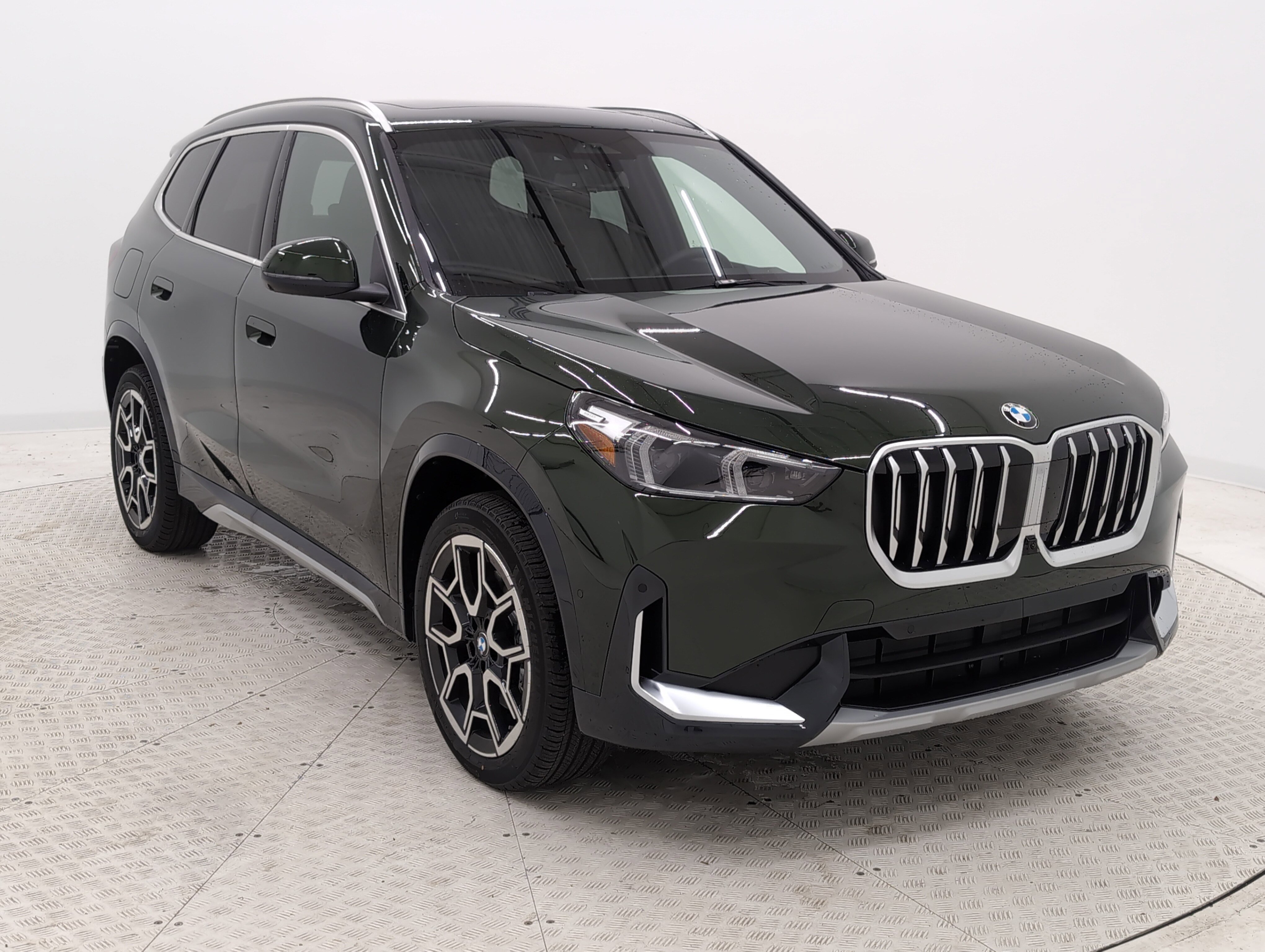 New 2025 BMW X1 xDrive28i w/ Premium Package image 2