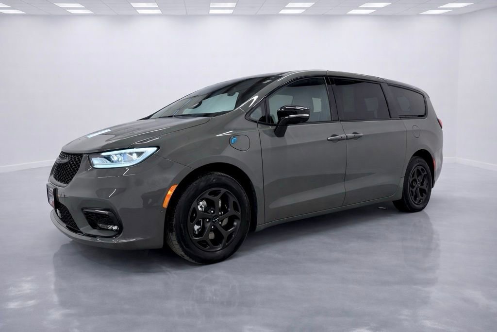 Used 2023 Chrysler Pacifica Limited w/ S Appearance Package image 8