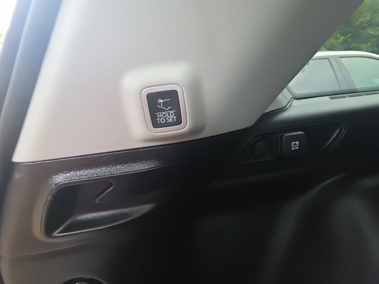 Used 2023 Jeep Grand Cherokee Limited w/ Luxury Tech Group II AWD/4WD image 31