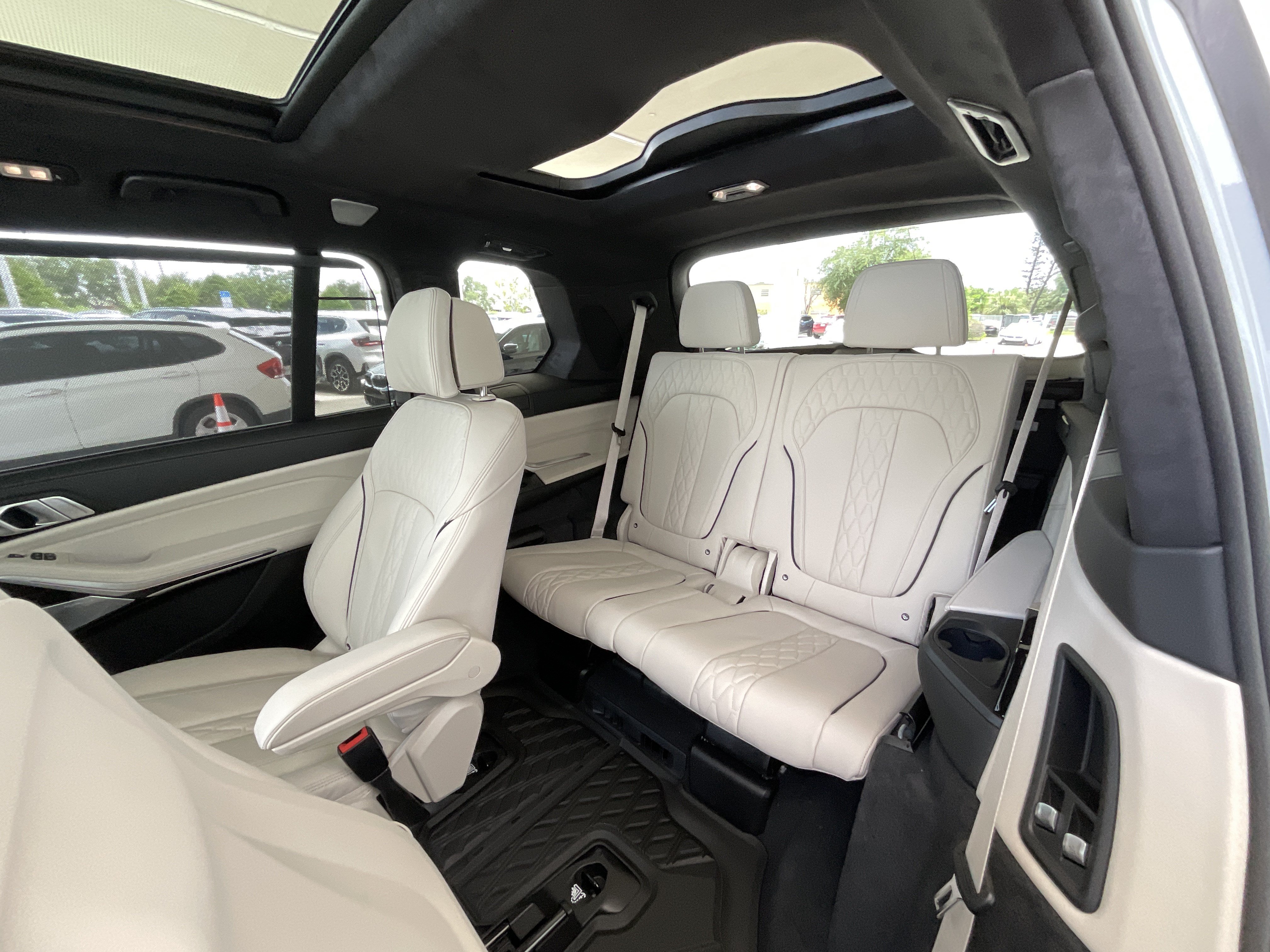 New 2027 BMW X7 M60i AWD/4WD image 27