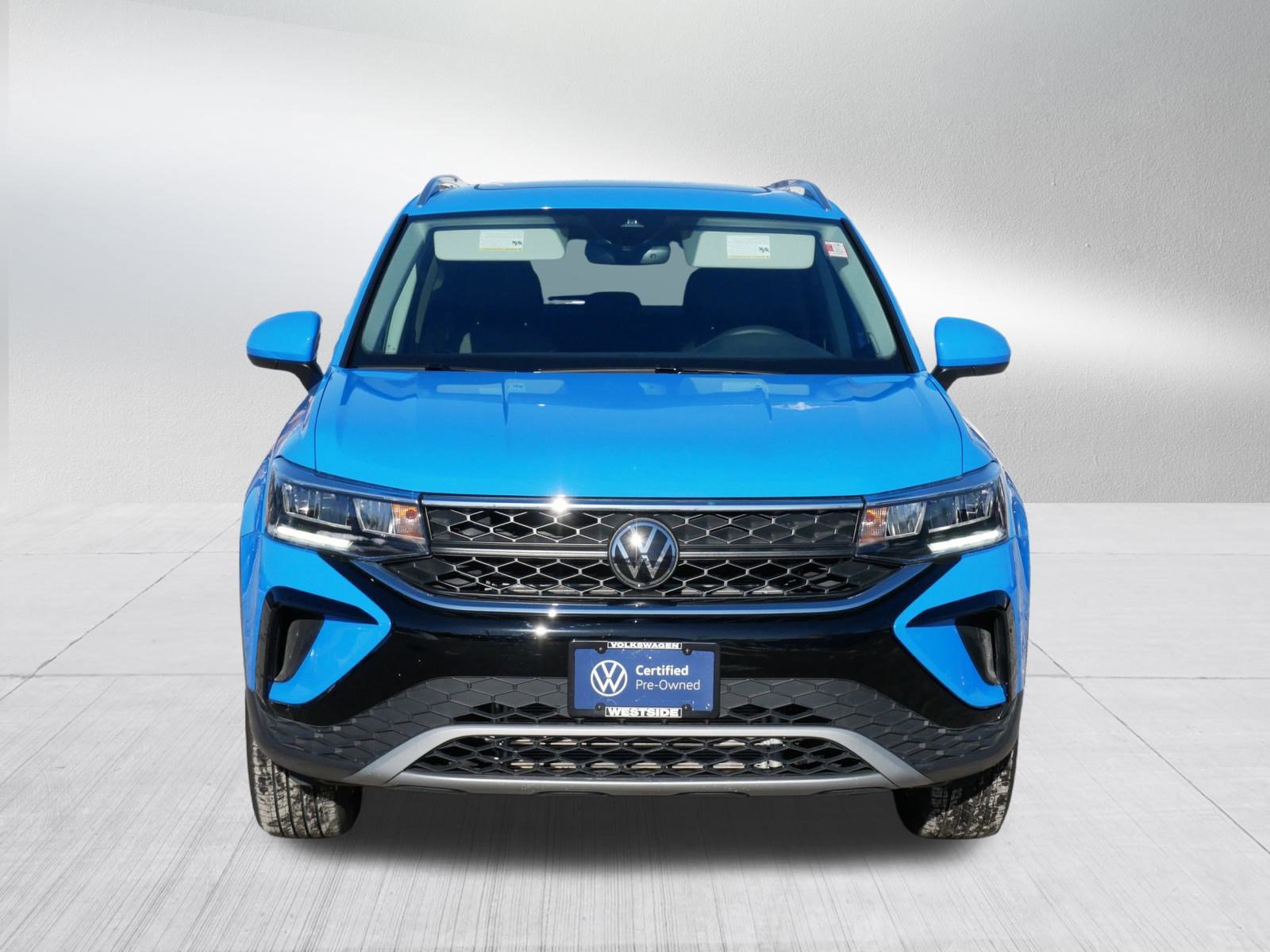 Certified 2024 Volkswagen Taos SE image 2