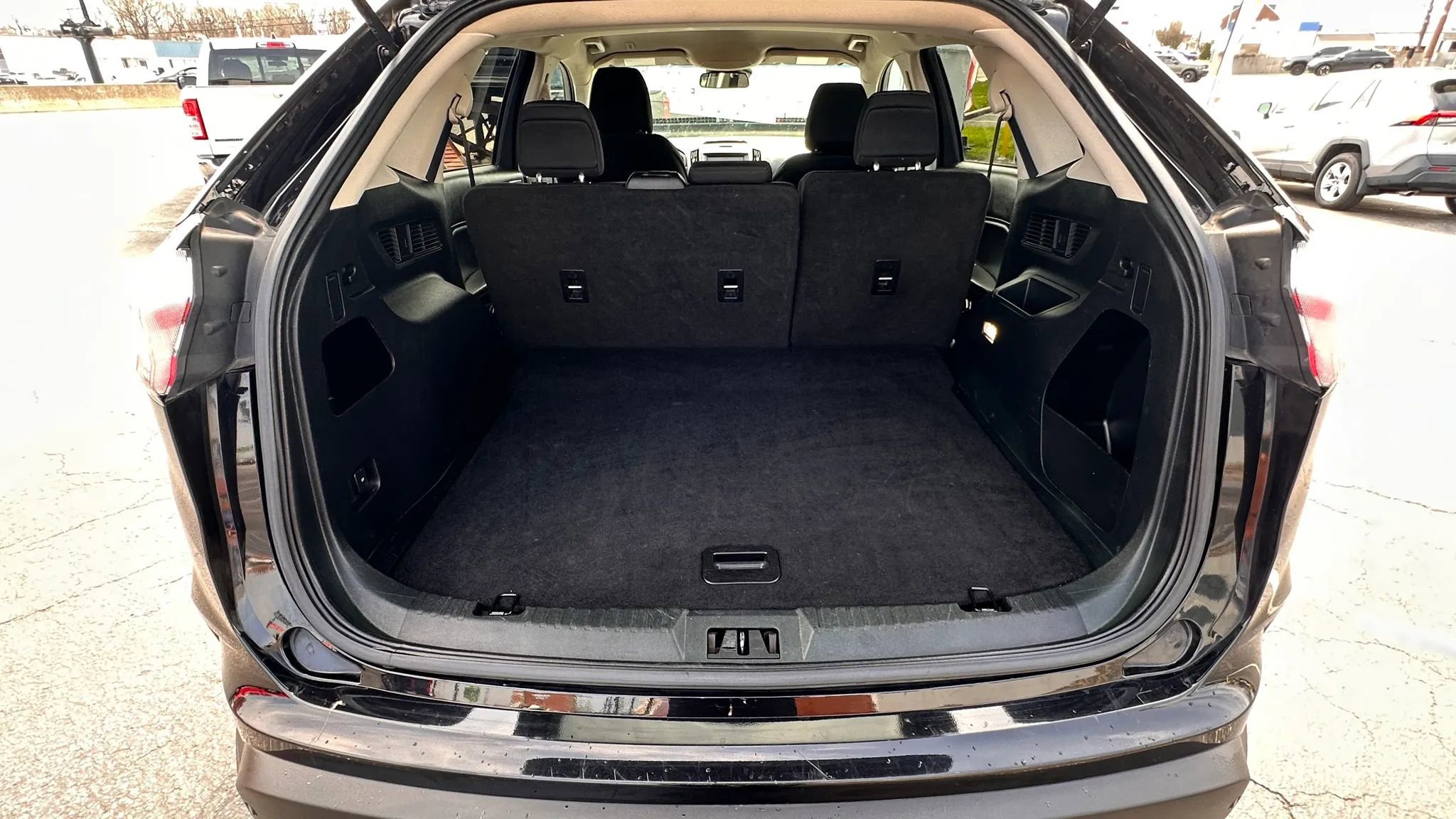 Used 2020 Ford Edge SE image 16