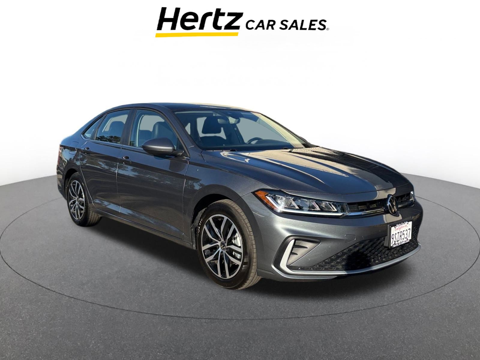 Used 2025 Volkswagen Jetta SE image 1