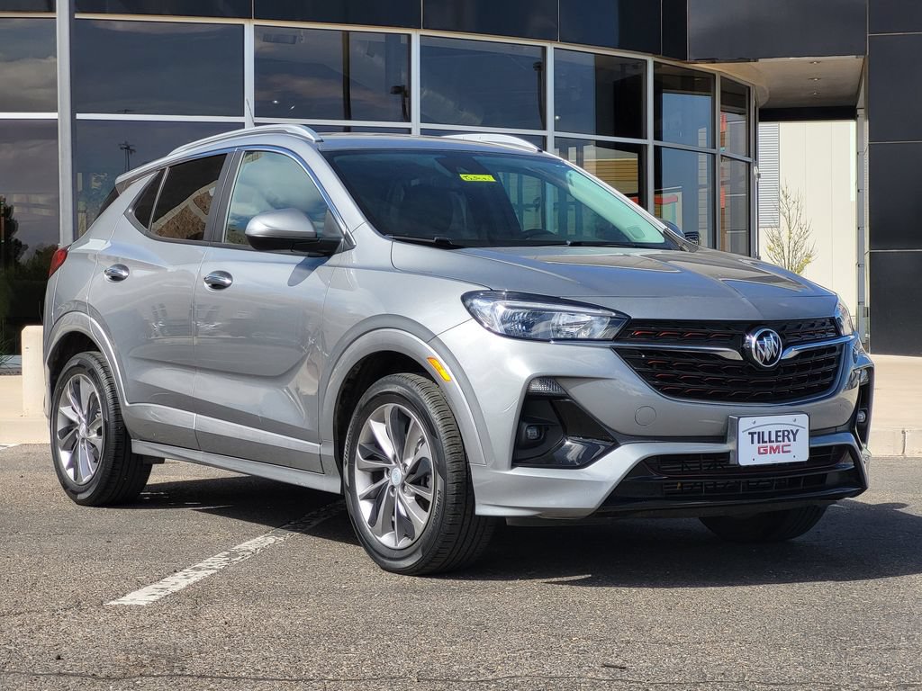 Used 2023 Buick Encore GX Select w/ Sport Touring Package FWD image 2