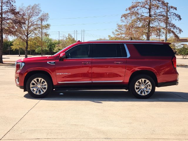 Used 2023 GMC Yukon XL Denali AWD/4WD image 4