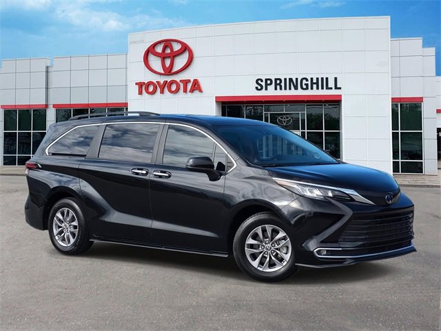 Used 2022 Toyota Sienna XLE