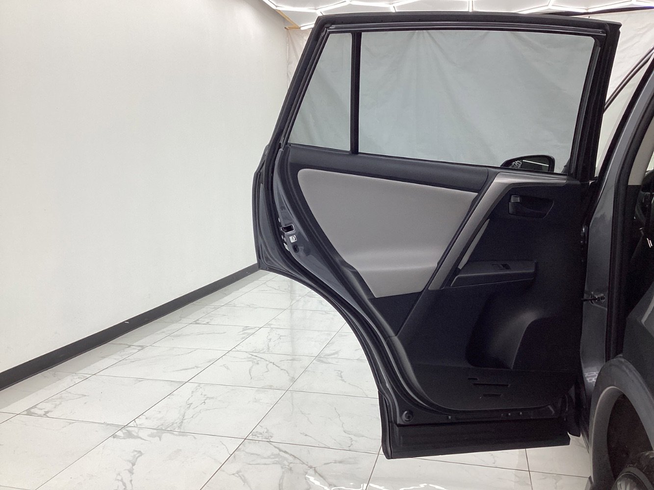 Used 2018 Toyota RAV4 LE image 24