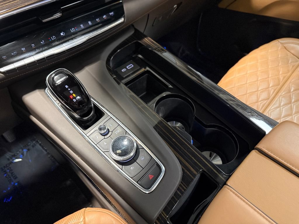 Used 2023 Cadillac Escalade Premium Luxury AWD/4WD image 15