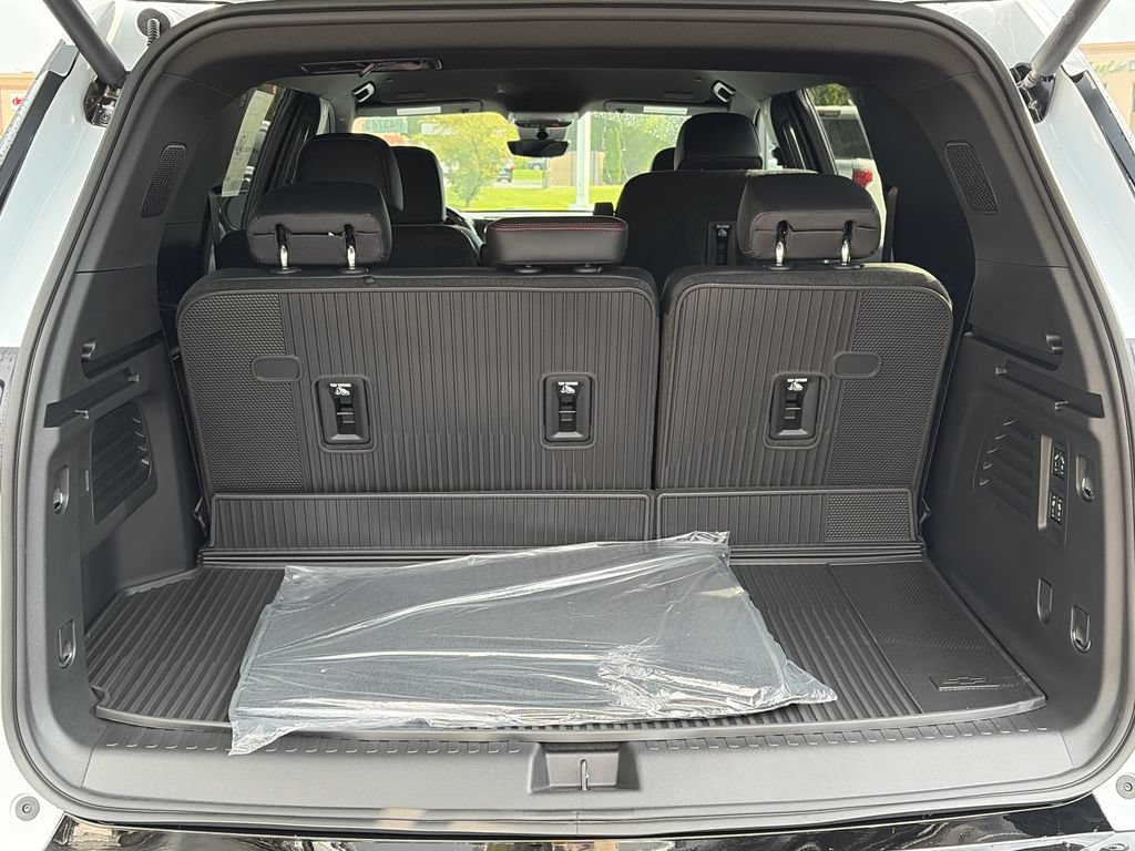 New 2027 Chevrolet Traverse RS w/ LPO, Floor Liner Package AWD/4WD image 7