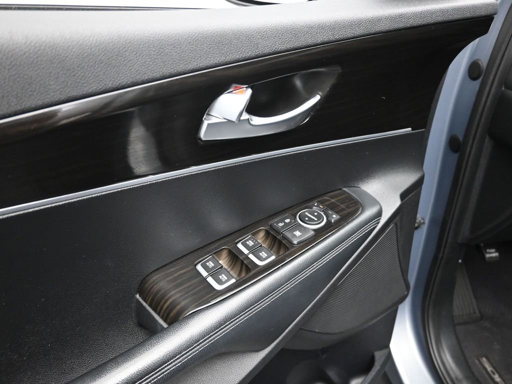 Used 2020 Kia Sorento LX image 10