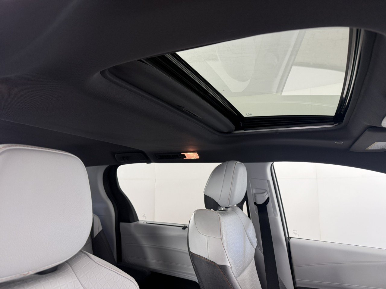 Used 2021 Toyota Sienna XLE FWD image 13