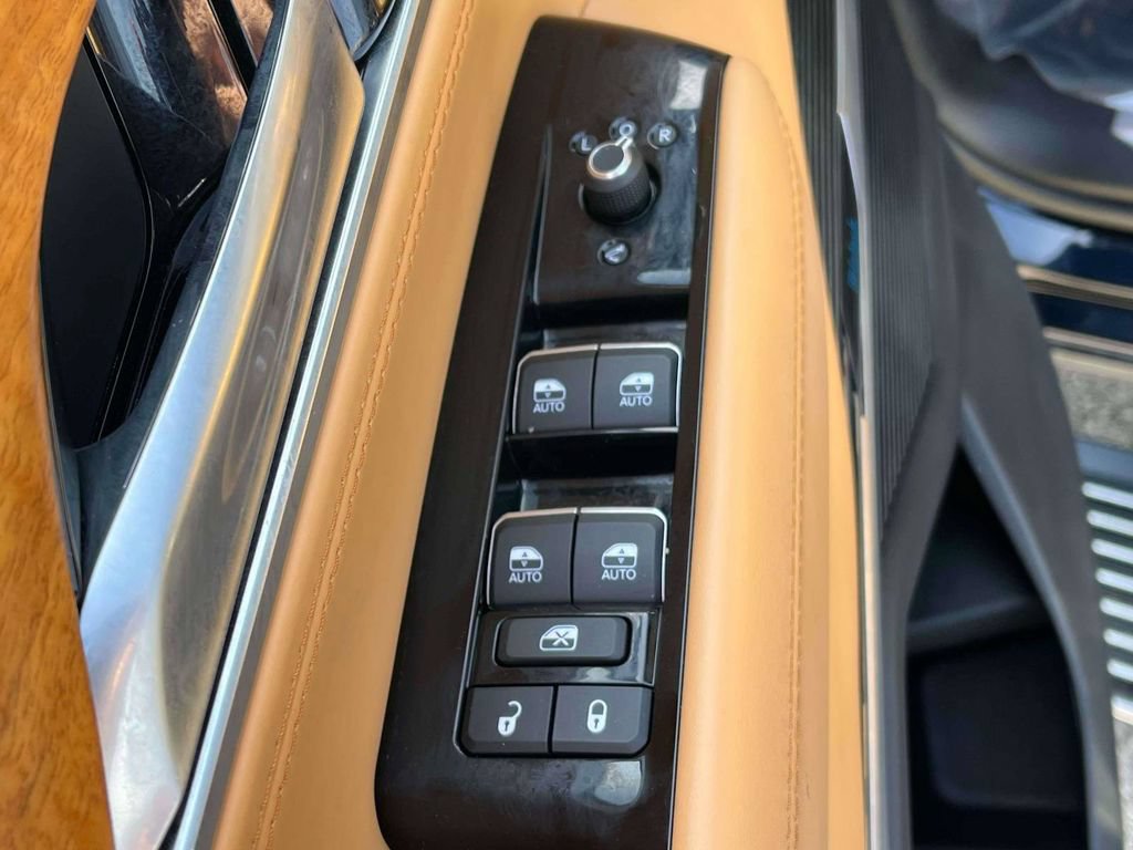 Used 2022 Jeep Grand Wagoneer Series III w/ Rear-Seat Entertainment Group AWD/4WD image 17