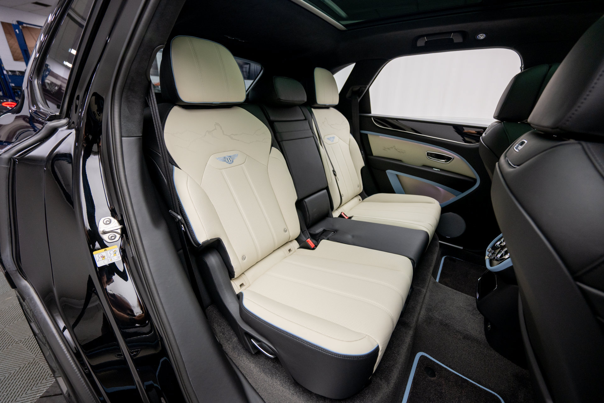 New 2027 Bentley Bentayga AWD/4WD image 19