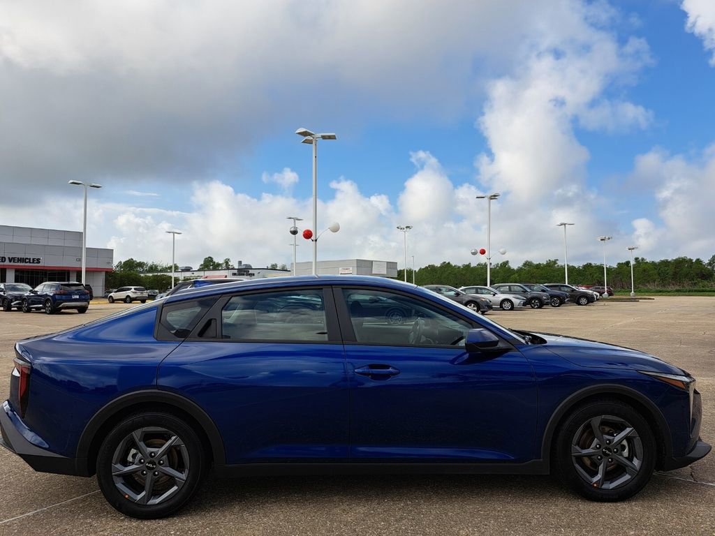 Used 2025 Kia K4 LXS image 3