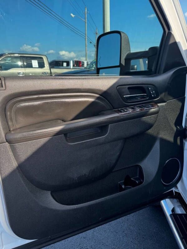 Used 2013 GMC Sierra 3500 Denali image 18
