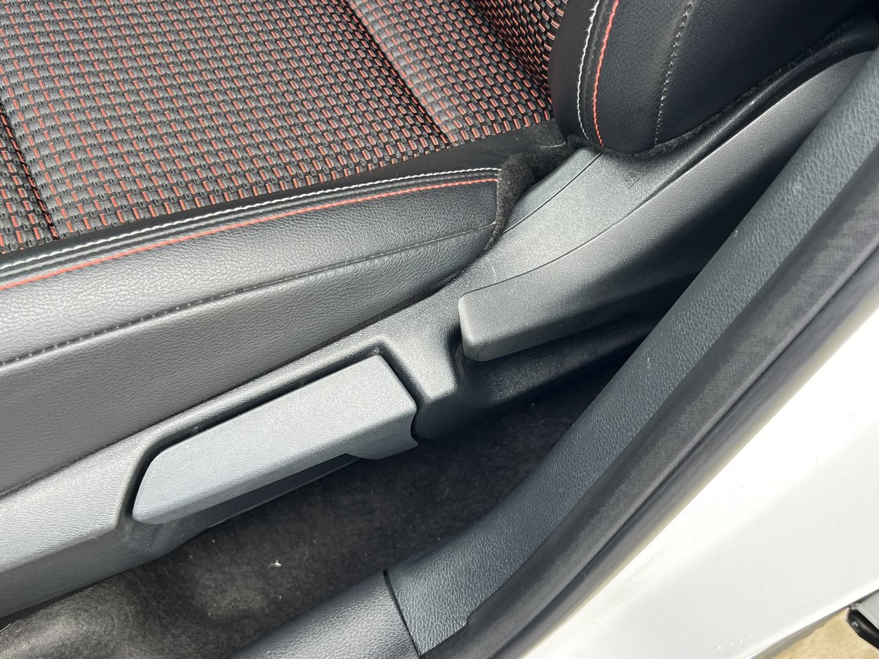 Used 2025 Nissan Kicks SR AWD/4WD image 21