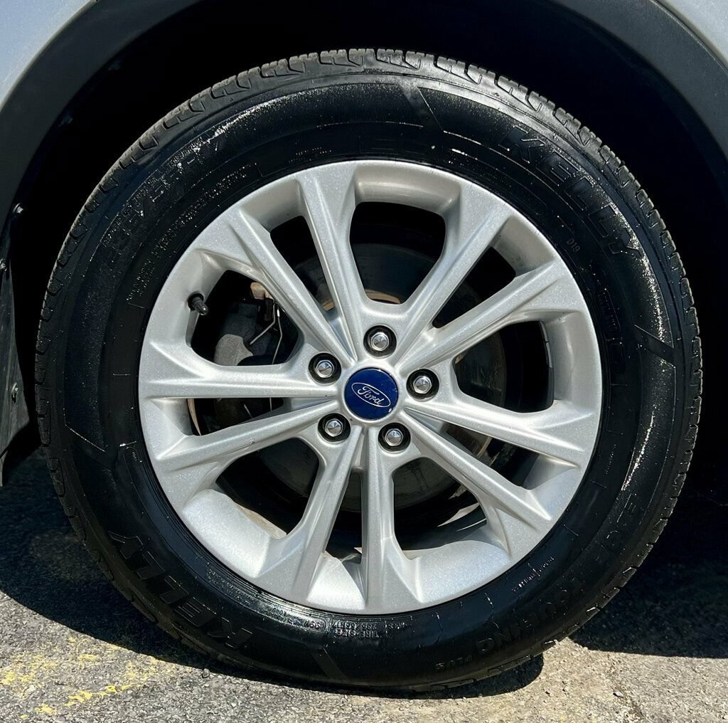 Used 2017 Ford Escape SE w/ Equipment Group 201A FWD image 30