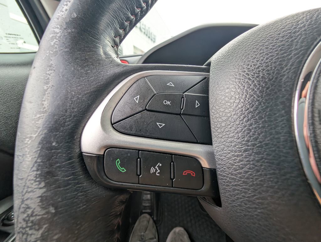 Used 2016 Jeep Renegade Trailhawk AWD/4WD image 22